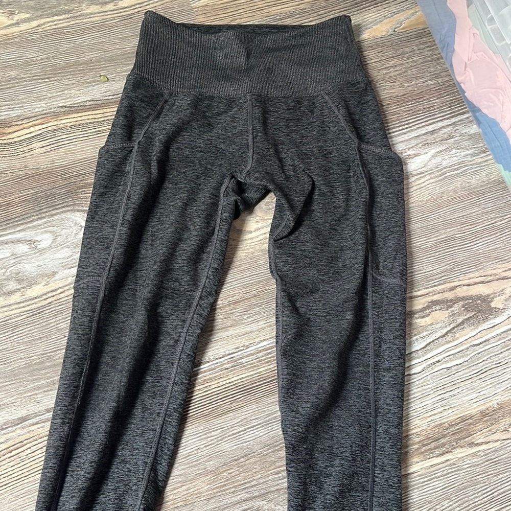 Kirkland leggings with pockets